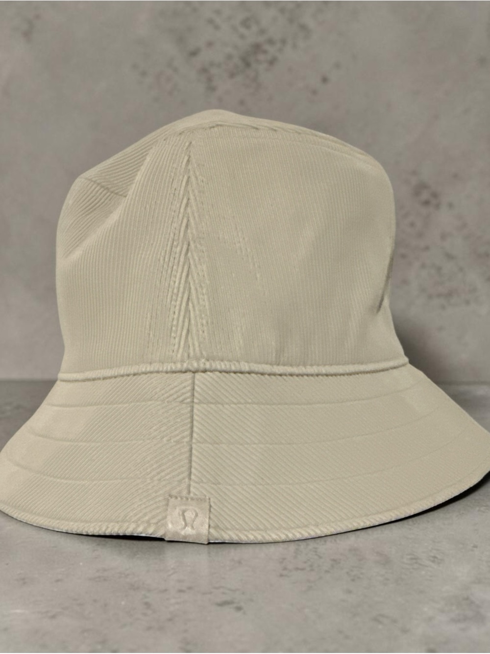 NWT Lululemon Reversible Ribbed Bucket Hat in Riverstone/Light Ivory